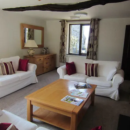 Scar Close Farmhouse 招待所 4*