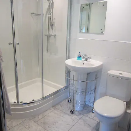 Scar Close Farmhouse 4*