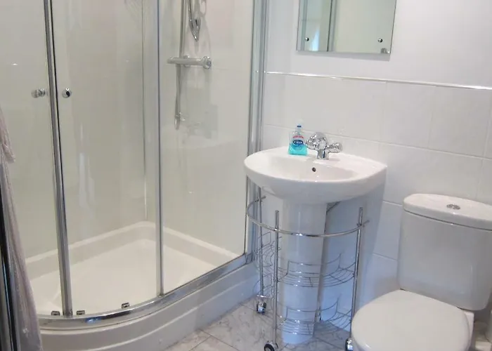 Scar Close Farmhouse 4*